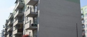 Krowodrza Górka, ul. Kluczborska 27Termin realizacji: IV kwartał 2001Pięciopiętrowy, dwuklatkowy blok mieszkalny przy ul. Kluczborskiej 29, składający się z 40 mieszkań oddano do użytku w 2001 roku. W przyziemiu budynku znajduje się wielostanowiskowy garaż podziemny.