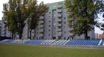 Krowodrza Górka, ul. Fieldorfa-Nila 9Termin realizacji: I/II kwartał 2003Siedmiopiętrowy, czteroklatkowy budynek mieszkalny (138 mieszkań), usytuowany przy stadionie sportowym KS „Clepardia”, oddaliśmy do użytkowania w dwóch etapach, w 2003 roku.