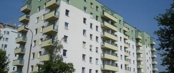 Krowodrza Górka, ul. Fieldorfa-Nila 10Termin realizacji: IV kwartał 2005Siedmiopiętrowy, dwuklatkowy budynek jest pierwszym wybudowanym w północnej części realizowanego osiedla. W budynku znajdują się 93 mieszkania oraz 6 lokali użytkowych. Ich łączna powierzchnia użytkowa wraz z pomieszczeniami przynależnymi wynosi ok. 5100 m2.