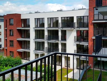 Kraków, ul. Zalesie 44Budynek wielorodzinny, w sąsiedztwie niska zabudowa budynków oraz tereny zielone. W odległości około 100 m zlokalizowane są przystanki komunikacji miejskiej, które gwarantują szybkie połączenie. Kraków, ul. J. KorzeniowskiegoInwestycja przy ul. J. Korzeniowskiego jest kameralnym obiektem wielorodzinnym o trzech kondygnacjach z jedenastoma mieszkaniami oraz garażem podziemnym. Kraków, ul. Bociana 3Inwestycja przy ul. Bociana jest kameralnym obiektem wielorodzinnym o sześciu kondygnacjach z 35 mieszkaniami, czterema lokalami usługowymi oraz garażem podziemnym. Kraków, ul. Na BarciachInwestycja przy ul. Na Barciach jest kameralnym obiektem wielorodzinnym o czterech kondygnacjach z trzynastoma mieszkaniami, dwoma lokalami usługowymi oraz garażem podziemnym.