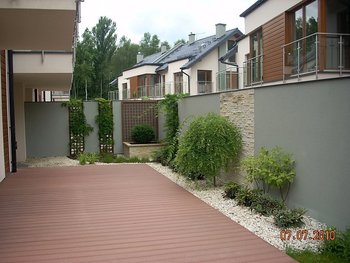 "Domy na Klinach"

23 wolno stojące domy z działkami na ogródki znajdują się w unikalnej lokalizacji - w środku strefy parkowo-leśnej.