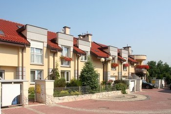 "Osiedle Koszarówka"

Śliczne domy w chronionym kompleksie zbudowane zostały w 2007 roku.